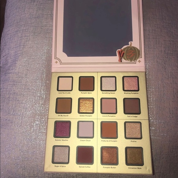 Too Faced Other - Too faced pumpkin spice eyeshadow palette